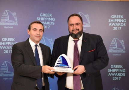 Evangelos Marinakis receives the Lloyd's List Greek Shipping Award 2017 from Mr. Konstantinos Vasiliou of Award Sponsor Eurobank