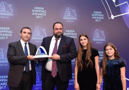 Mr. Evangelos Marinakis, with daughters Irene and Eleni, receives the Greek Personality of the Year Lloyd's List Shipping Award 2017 from Mr. Konstantinos Vasiliou of Award Sponsor, Eurobank